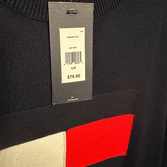 NWT Tommy Hilfiger Adaptive Sweater - Large - Picture 4 of 6